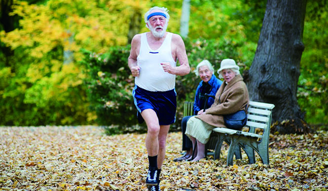 MOVIE｜78歳のドイツ国民的俳優が9キロ減量して挑んだ映画『陽だまりハウスでマラソンを』 ギャラリー