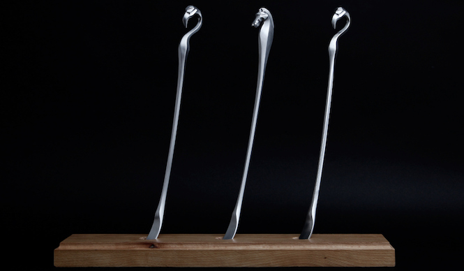 インテリアにもなるアルミの「孫の手」｜CEMENT PRODUCE DESIGN ギャラリー