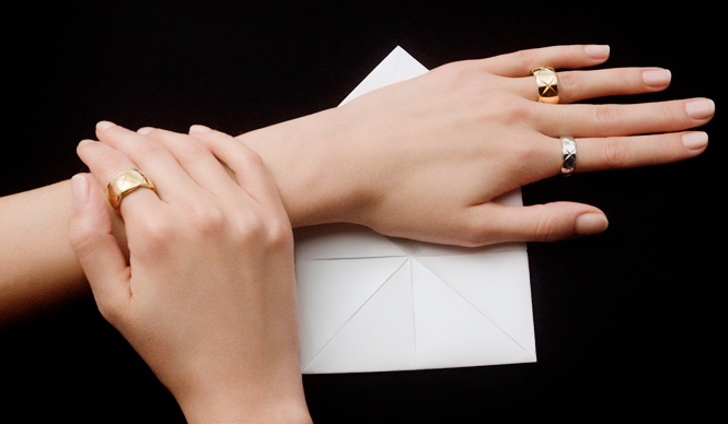 シャネルから待望のジュエリー「ココ クラッシュ」がデビュー｜CHANEL ギャラリー