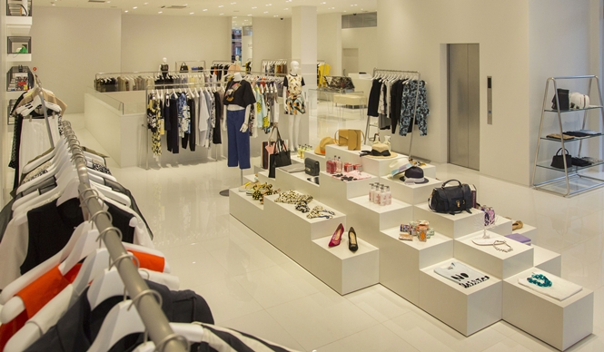 ヴィア バス ストップ、青山にあたらしいランドマークをオープン｜PENDULE VIA BUS STOP ギャラリー