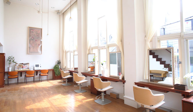 青山の閑静な住宅街に一軒家のサロン「アンフルラージュ 青山」誕生｜enfleurage ギャラリー