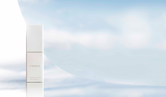 THREE｜天然由来95%の薬用美白美容液、ついに誕生 ギャラリー