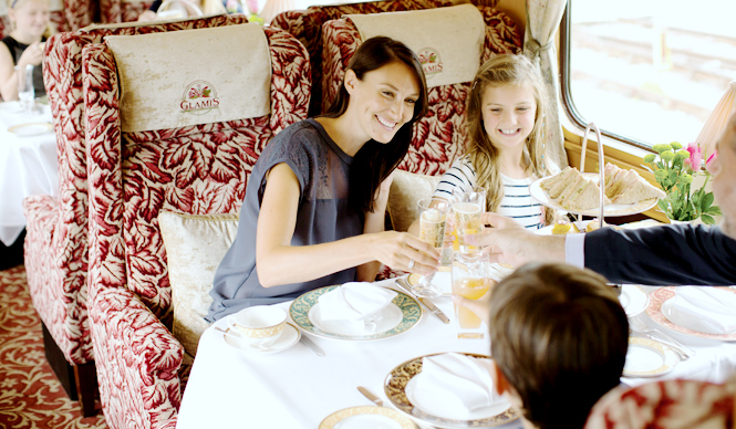 TRAVEL｜ティートレインで伝統的なアフタヌーンティーを ギャラリー