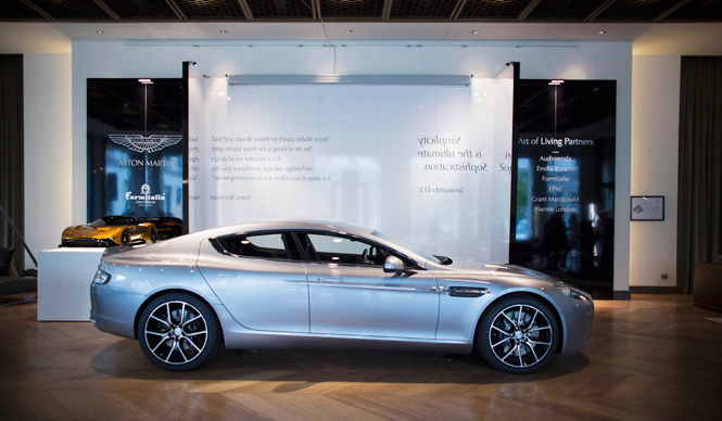 アストンマーティン、フォルムイタリアとの家具をミラノサローネで発表｜Aston Martin ギャラリー