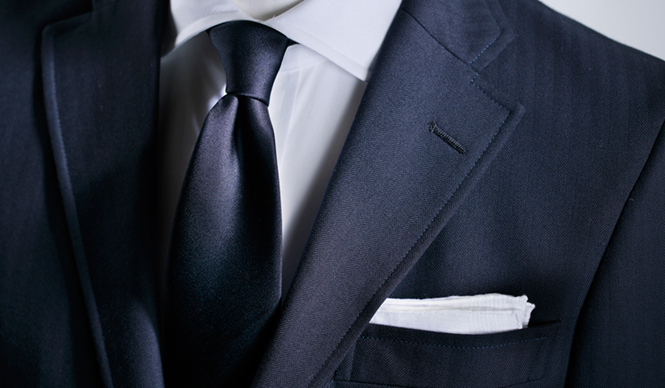 “ハレの日” の装いにフェアファクスが提案するネイビーのシルクタイ｜FAIRFAX ギャラリー