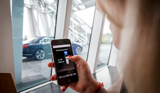 ダイムラー、カーシェアリングを通じて完全自動パーキングのテストを実施｜Daimler ギャラリー