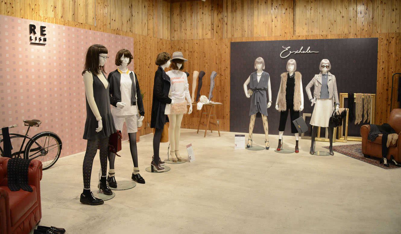 秋冬の着こなし新提案、脚もとからはじめる全身コーディネート “デコレグ”｜ATSUGI ギャラリー