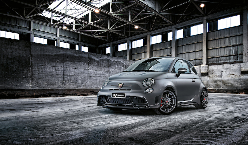 史上最強のアバルト、695 ビポストが登場|Abarth ギャラリー