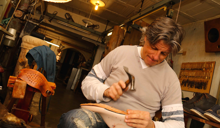 BOOK｜イタリアの工房に受け継がれる技と美、職人の人生までを案内 ギャラリー