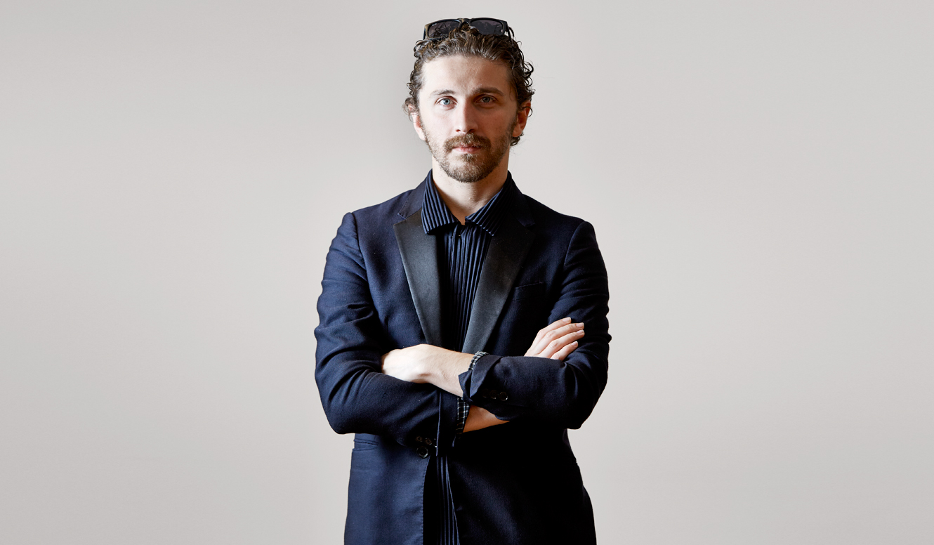 デイビッド・コマが解釈する新生ミュグレー｜MUGLER ギャラリー