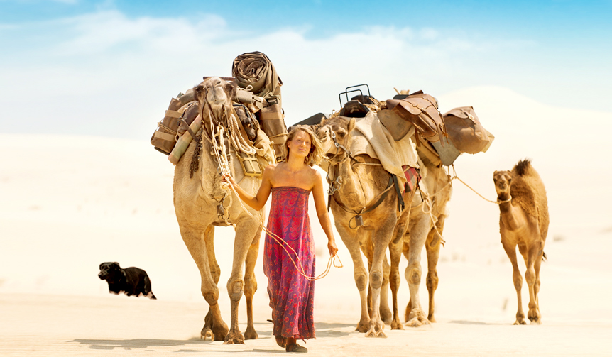 4頭のラクダと愛犬とともにオーストラリアの砂漠を横断した女性の実話を描く『奇跡の2000マイル』｜MOVIE ギャラリー