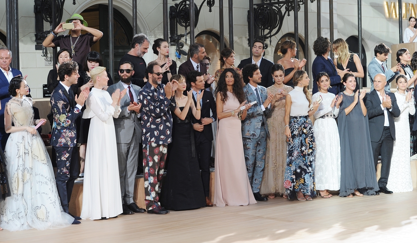 ヴァレンティノの最新コレクションショーに豪華セレブが出席｜VALENTINO ギャラリー