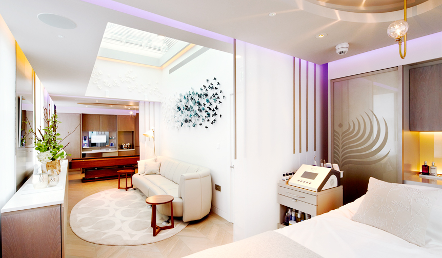 至福の“旅路”はラグジュアリーなトラベルキットから｜Elemis ギャラリー