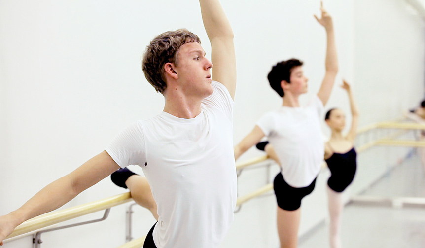 バレエに打ち込む3人の少年たちの成長、苦悩、葛藤に密着『バレエボーイズ』｜MOVIE ギャラリー