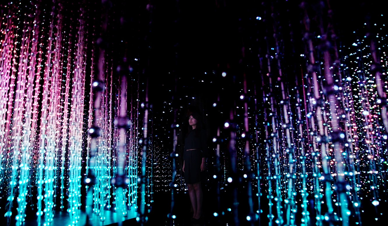 チームラボ、光の宇宙を歩く新作エキシビション開催中｜POLA MUSEUM ANNEX ギャラリー