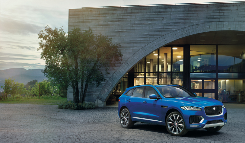 ジャガー初のクロスオーバーモデル「Fペース」登場｜Jaguar ギャラリー