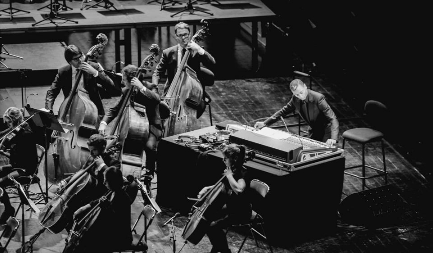 ジェフ・ミルズが東京フィルハーモニー交響楽団とコラボレーションイベントを開催｜MUSIC ギャラリー