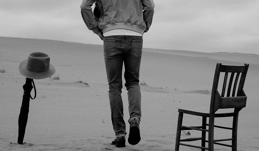 写真家・植田正治へのオマージュ〜“砂”を背景にして｜Levi's® Made & Crafted™ ギャラリー