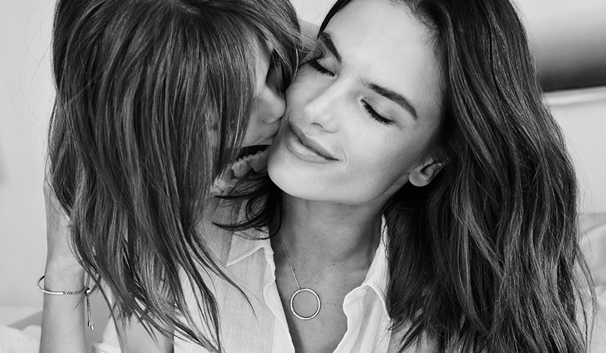 マイケル・コース 母の日に向け「Like Mother, Like Daughter」公開｜MICHAEL KORS ギャラリー