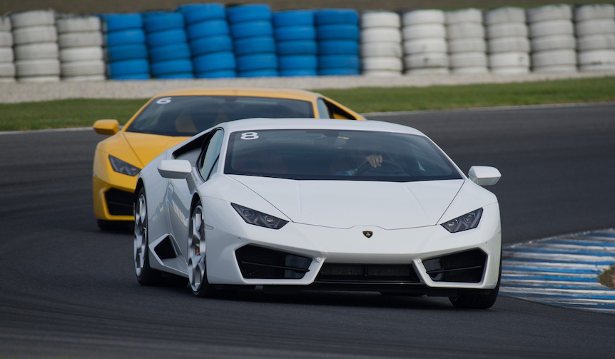 ランボルギーニ・ウラカンLP580-2にモトGPのコースで試乗｜Lamborghini ギャラリー