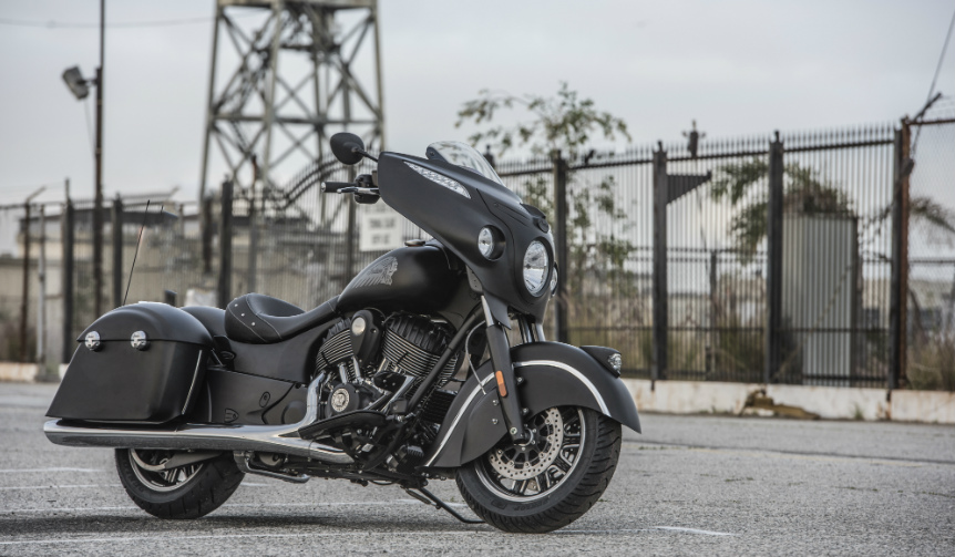 マットブラックペイントをまとう「チーフテン・ダークホース」｜Indian Motorcycle ギャラリー