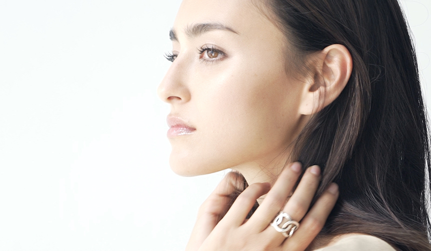 「マキアージュ」誕生10周年記念、長谷川 潤&水原 希子のコラボパレット発売！｜MAQuillAGE ギャラリー