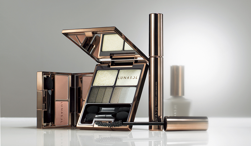 新たな魅力を引き出してくれるルナソルのまなざし浄化メイク｜LUNASOL ギャラリー