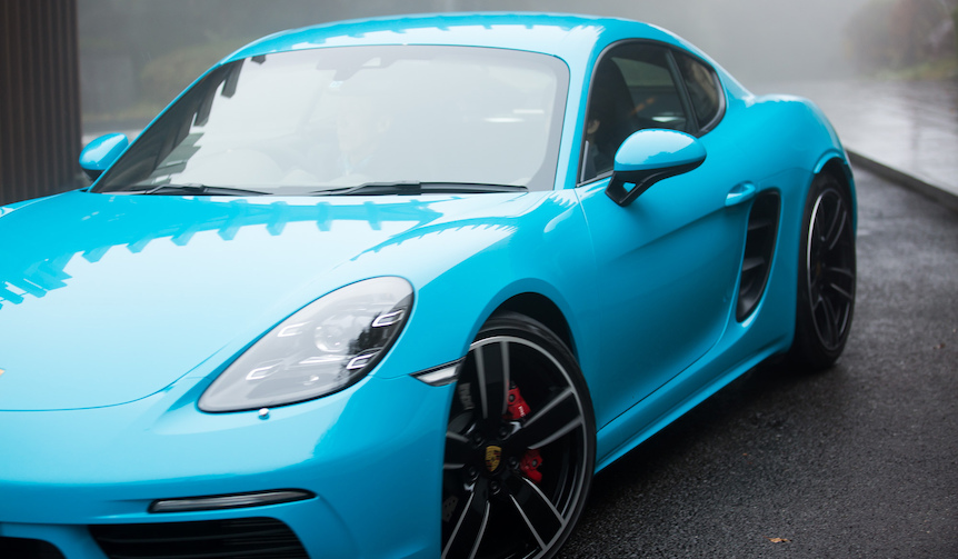 ポルシェ718ケイマンを巡る、ある夫婦のストーリー｜Porsche ギャラリー