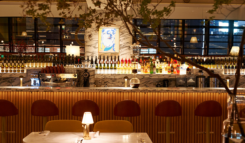 銀座の街灯りがオーディエンス。華やぎ夜景のVIP席はこちらへ｜bills ギャラリー