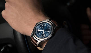 モンブラン初のスマートウォッチ「サミット」は、待機画面がクラシカル｜MONTBLANC ギャラリー