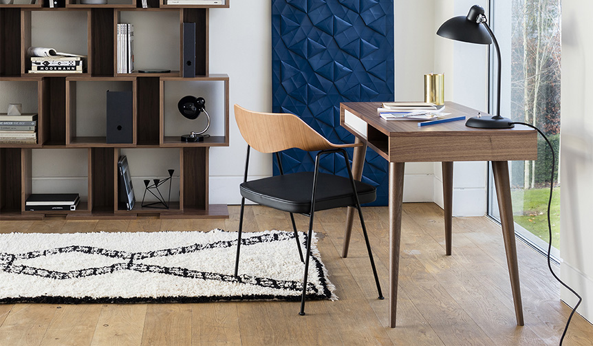 プライウッドによるバックレストとアーム、広いシートで快適な座り心地に｜METROCS ギャラリー