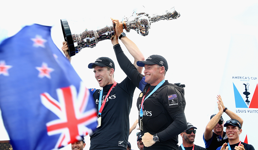 オメガが支援するチーム・ニュージーランドが第35回アメリカズカップを奪取｜OMEGA ギャラリー