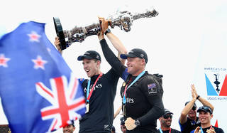 オメガが支援するチーム・ニュージーランドが第35回アメリカズカップを奪取｜OMEGA ギャラリー