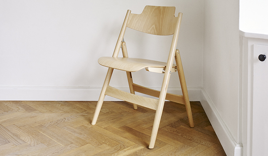 エゴン・アイアーマンによる折りたたみ椅子「SE18」がビーチ材で登場｜METROCS ギャラリー