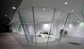 青山本店にて、Cartier Vintage TANK Watchの特別展を開催｜COMME des GARÇONS ギャラリー