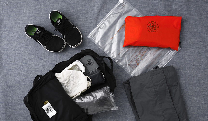 出張や旅行、自宅の収納に最適。折り曲げるだけで真空になる圧縮袋｜HIGHTIDE ギャラリー