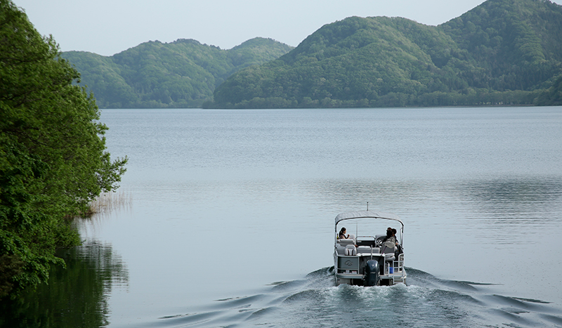 猪苗代湖と ボートと 楽しみたい仲間たち｜YAMAHA　ギャラリー