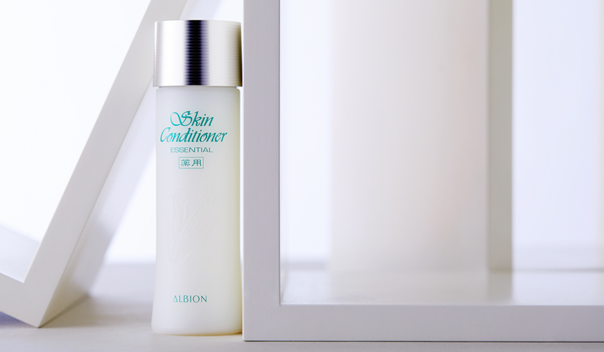 麗しの名品図鑑｜vol.5 永遠の美しさに挑むアルビオンのベストセラー化粧水