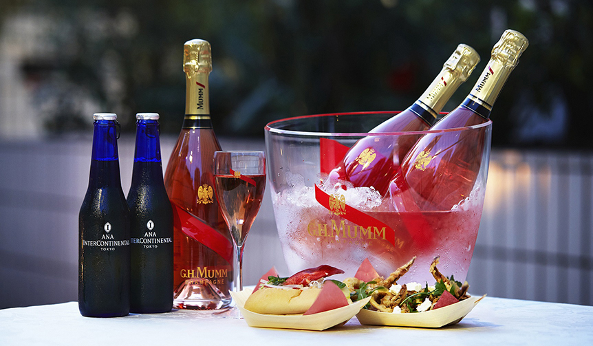夏の宵に最適のキリリとしたロゼシャンパーニュをオープンテラスで堪能｜MAISON MUMM　ギャラリー