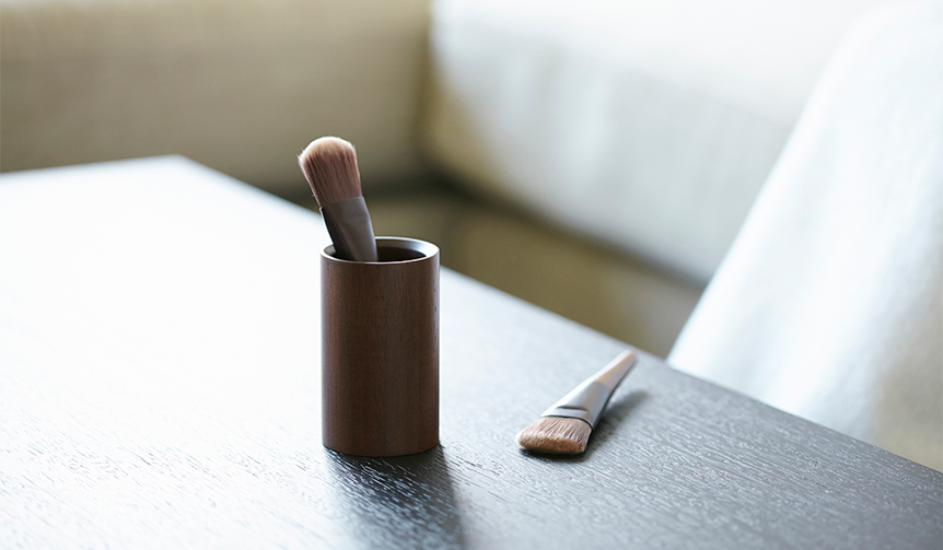 顔をケアするブラシ「Naderu brush（ナデルブラシ）」｜SHAQUDA　ギャラリー