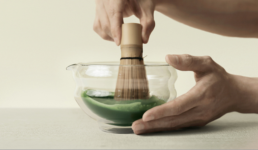 一度に複数人分の抹茶を点ててシェアできるUK発のガラス製片口茶碗｜Matchaeologist　ギャラリー