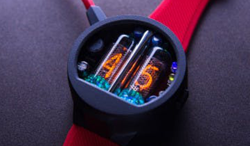 真空管通電の灯りで時刻を表示する、ウクライナ発のレトロフューチャーウオッチ｜NIXOID lab ギャラリー