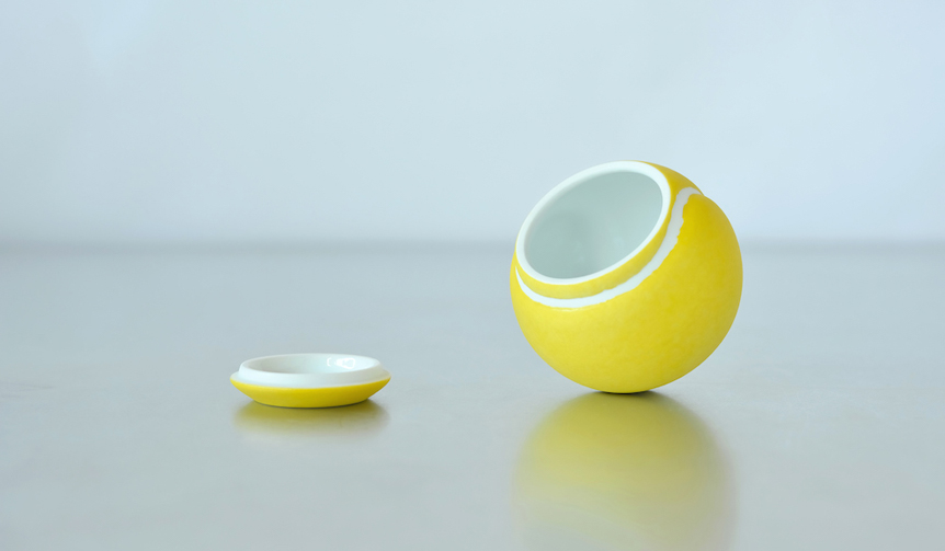 大切なものを1つだけ。アート作品のようなテニスボールの小物入れ｜S&O DESIGN　ギャラリー