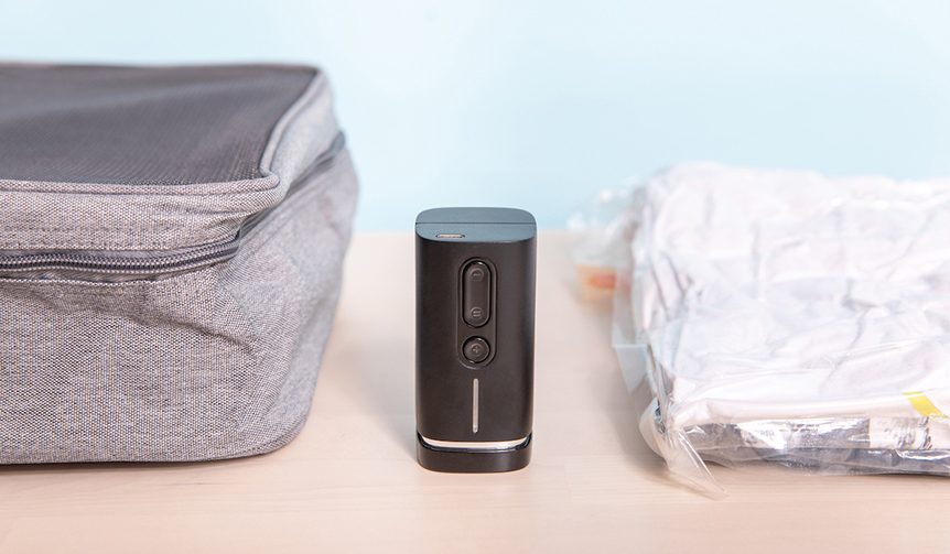 衣類の圧縮から浮輪の空気入れまでも担う、手のひらサイズの圧縮ガジェット｜Pacum　ギャラリー