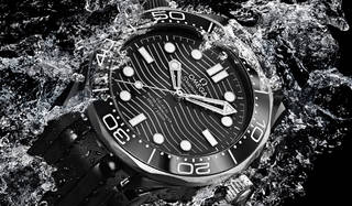 ブラックセラミック×チタンのNEWコンビ。新作「シーマスター ダイバー300M」｜OMEGA　ギャラリー