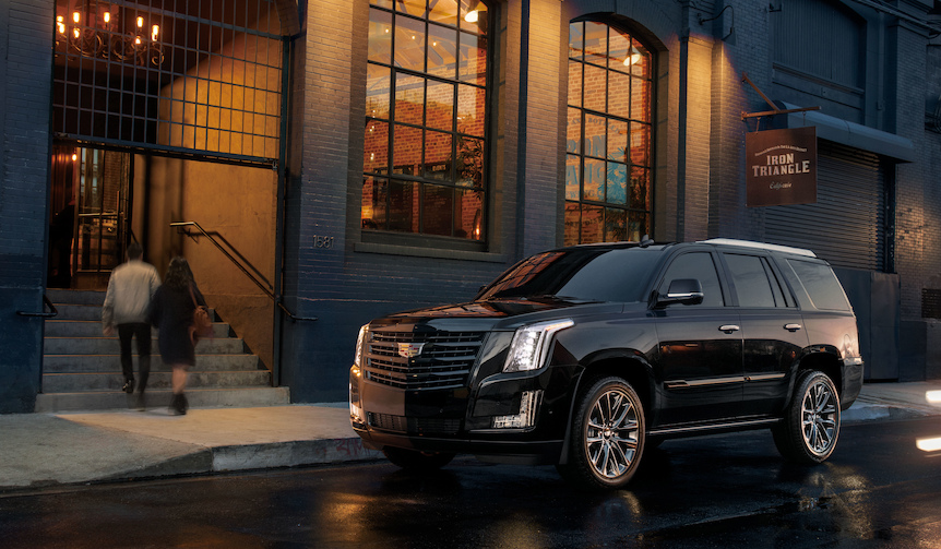 全身ブラックの特別なキャデラック エスカレード｜Cadillac ギャラリー
