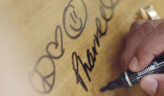 シャネルのアトリエにファレル ウィリアムスが訪問｜CHANEL