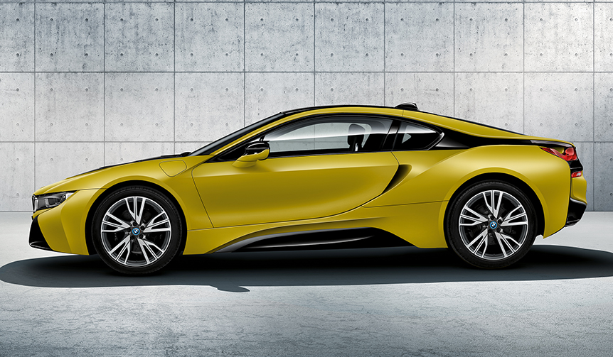 鮮やかなマットイエローのi8限定モデル|BMW