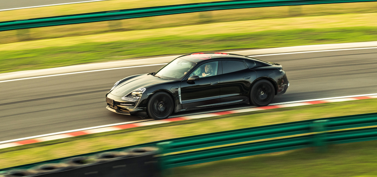 ポルシェ初のフルEVスポーツカーが中国でデモランを実施|Porsche