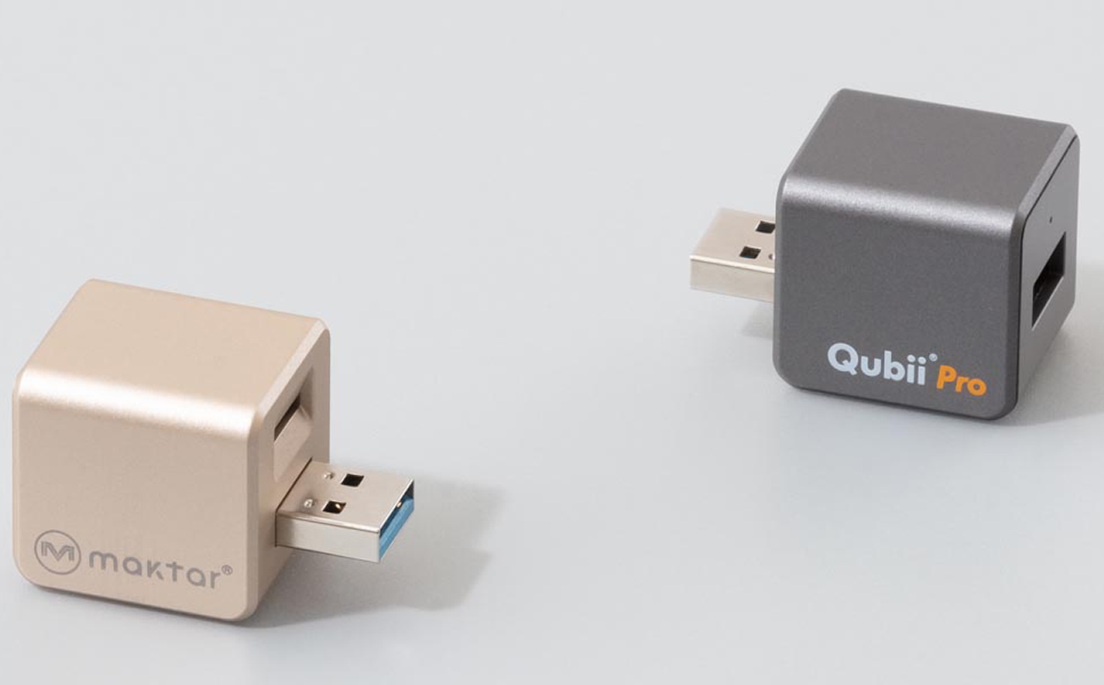 iPhoneやiPadを充電しながらバックアップも。画期的なデバイスが登場|Maktar